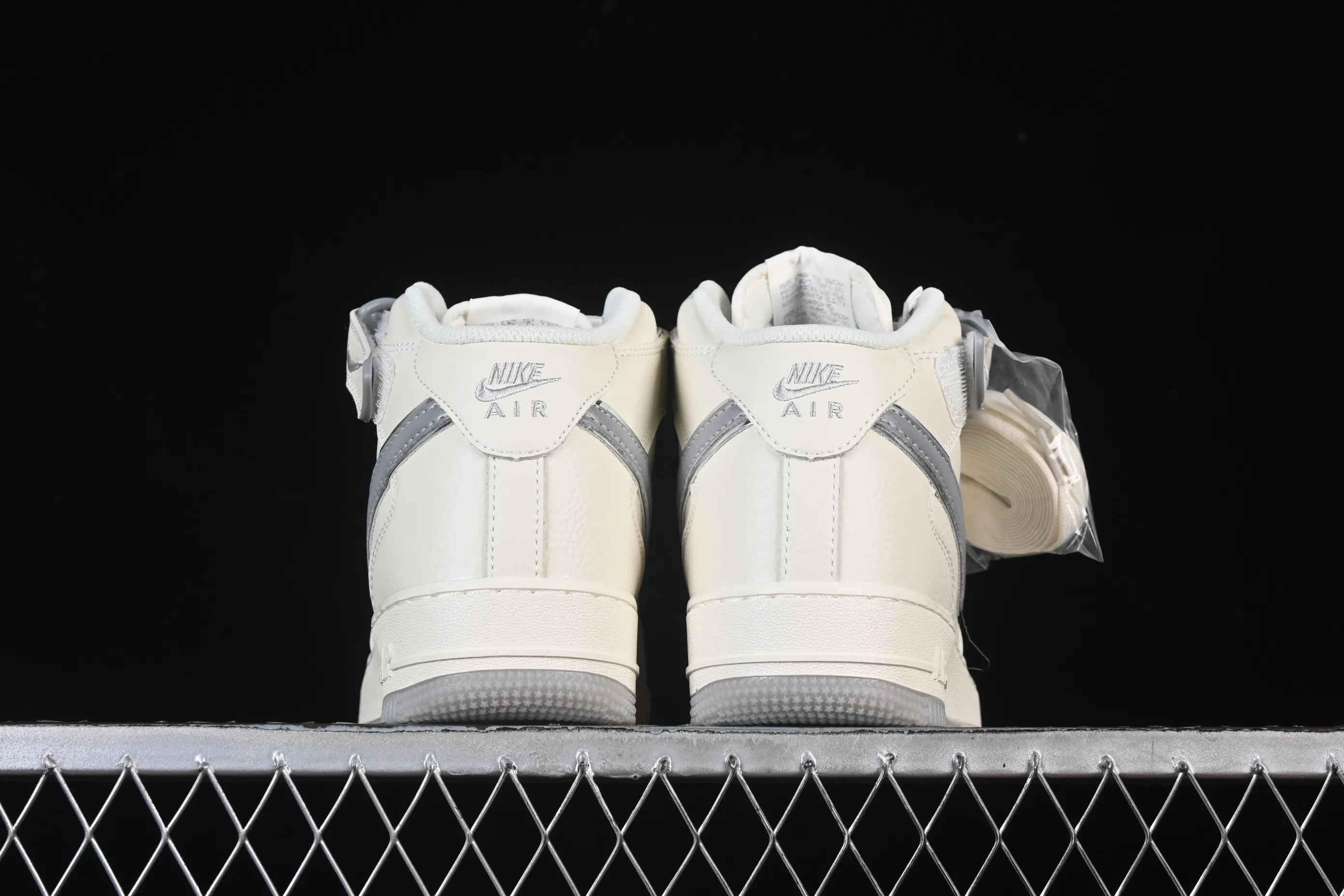 All categories Nk Air Force 1 Air Force Series Nk Air Force 1 Mid Air Force mid-top Nike Air Force 1 Mid Beige and gray two-color bottom Starry Air Force One mid-top casual sneakers XL0236-232